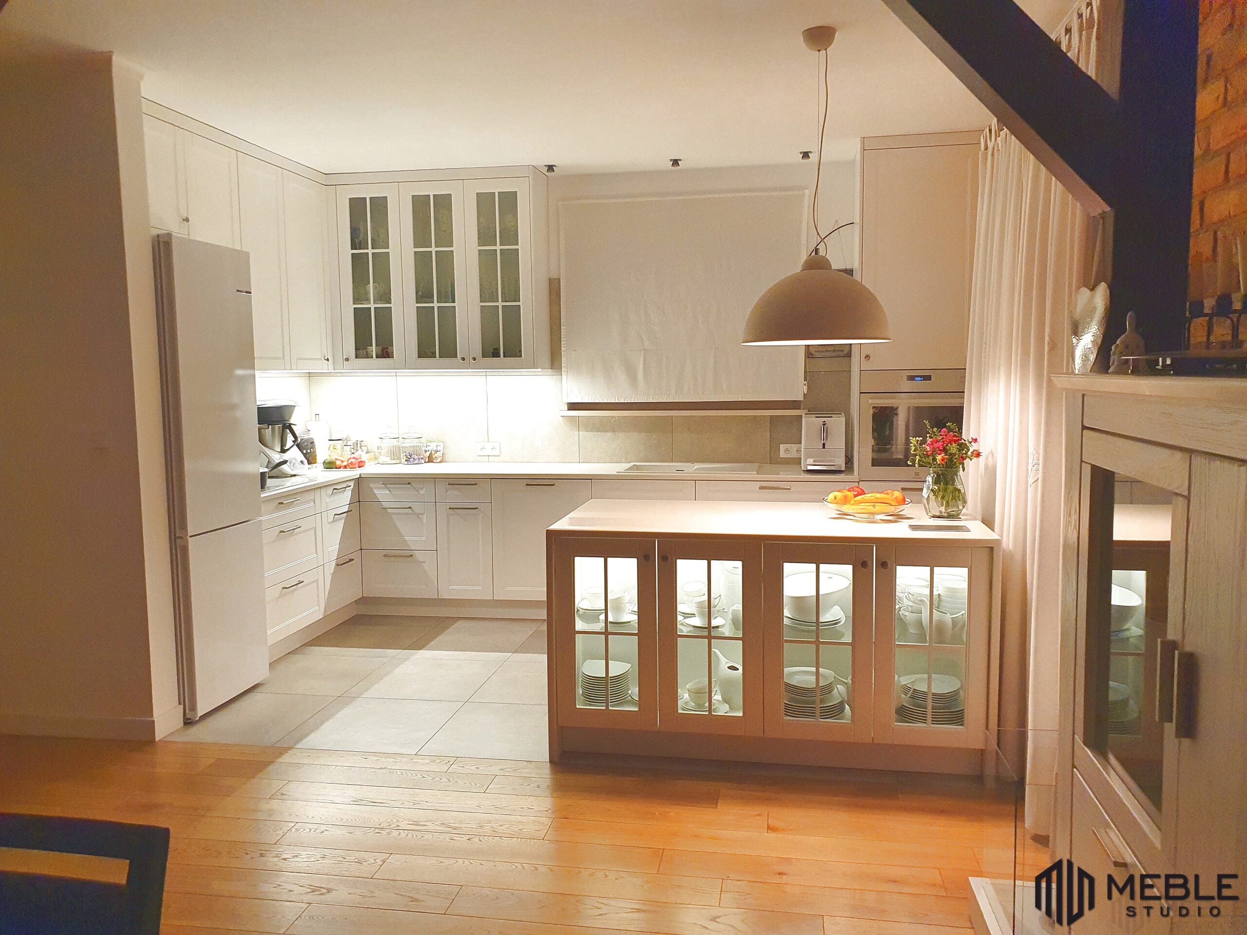 Elegancka kuchnia na wymiar z wyspą w Luboniu